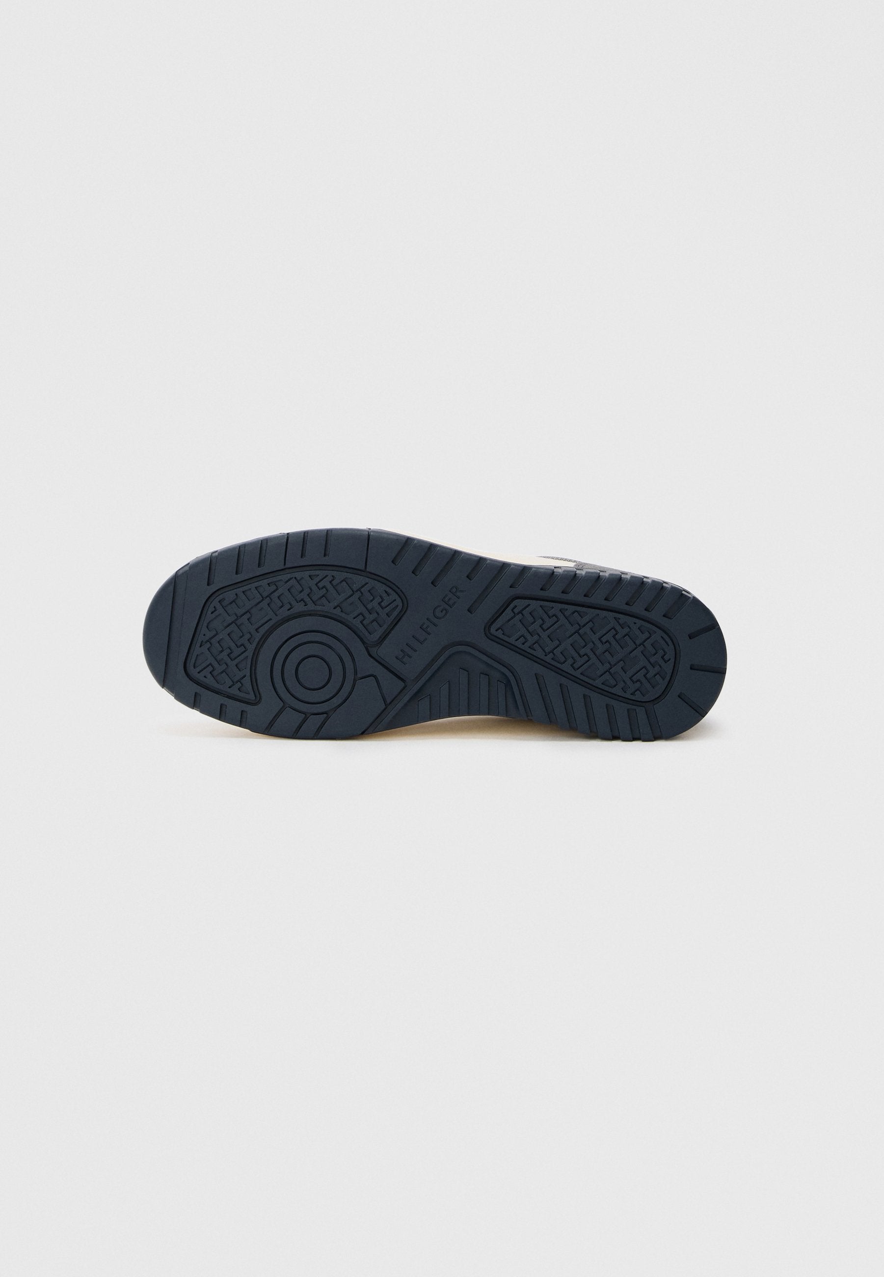 MIXED TEXTURE BASKETBALL TRAINERS WITH LEATHER Media 6