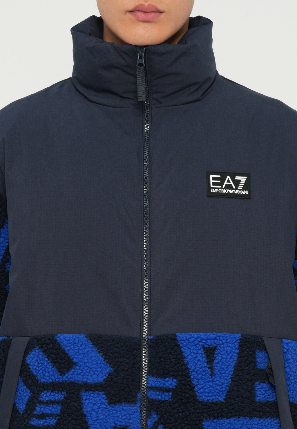 MOUNTAIN JACKET LOGO Media 7