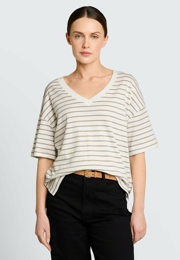 TOM TAILOR TOM TAILOR T-SHIRT OVERSIZE T-SHIRT MIT STREIFENMUSTER - Print T-shirt - white/beige irregular stripe