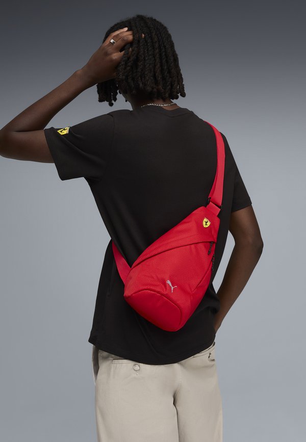 Puma SCUDERIA FERRARI 3 L SCHULTERTASCHE UNISEX - Cross body bag - rosso corsa
