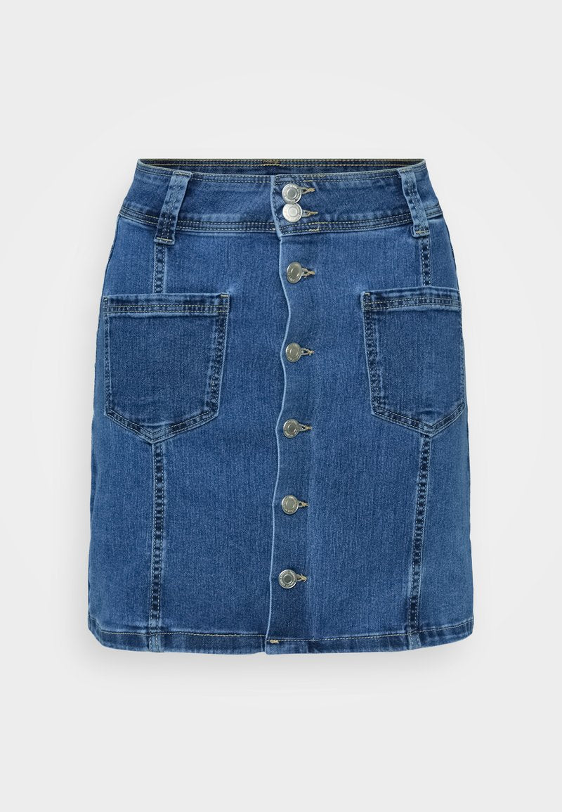 Denimrock mit schmalem Bund, fünf Metallknöpfen auf der Vorderseite und zwei großen seitlichen Taschen. Knieumspielende Länge und klassische blaue Farbe.