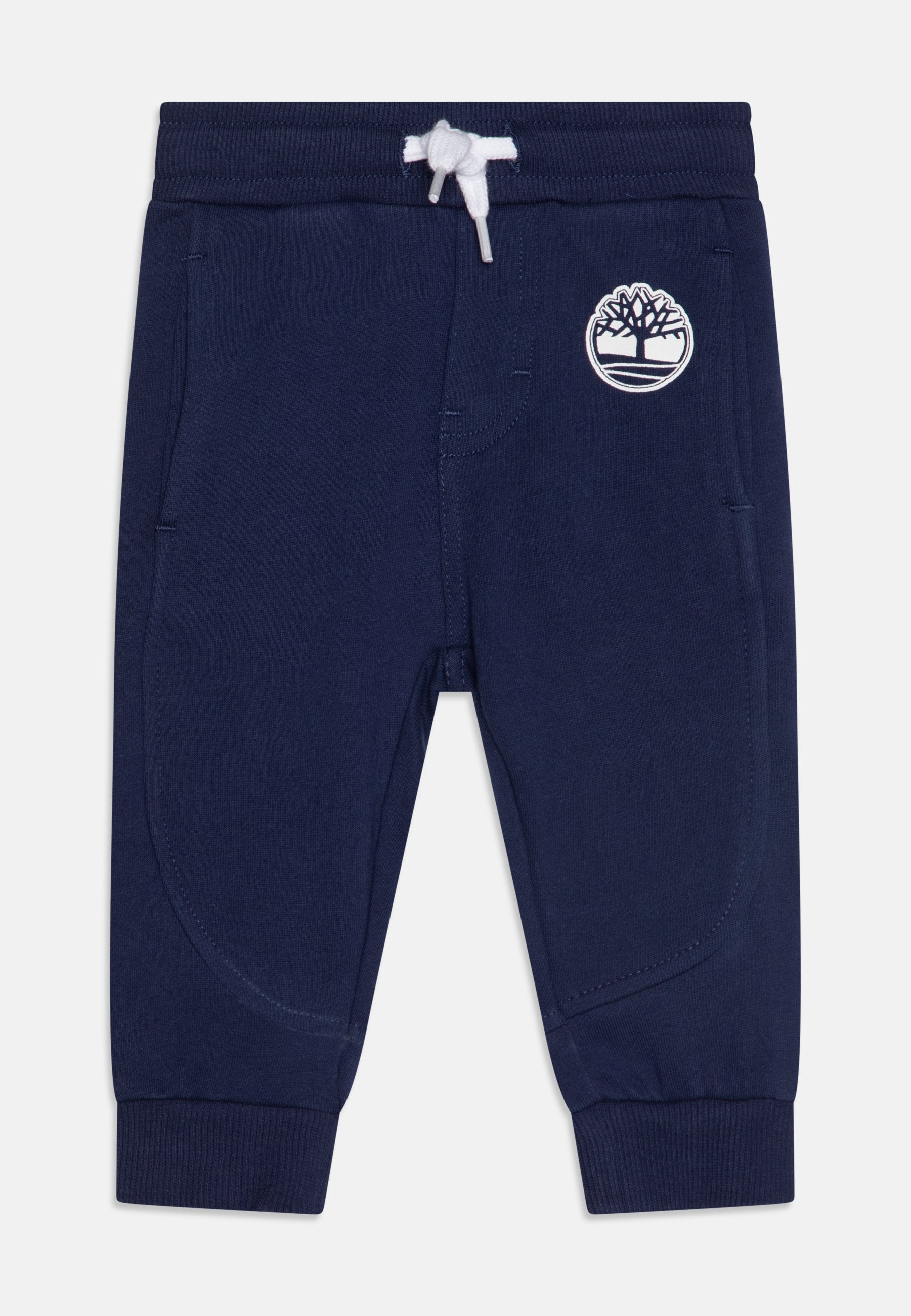 Dunkelblaue Sweatpants mit einem elastischen Bund und weißem Kordelzug, ausgestattet mit Seitentaschen und einem weißen Logopatch auf der Vorderseite.