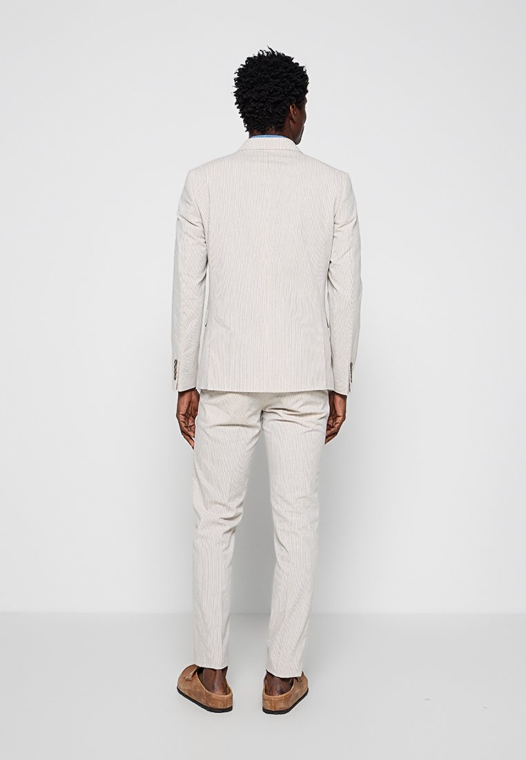 SLIM FIT Media 2