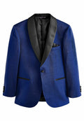 Blaues Smokingjackett mit satinierter schwarzer Revers, ausgestattet mit einer einzelnen Brusttasche, zwei Fronttaschen und Knopfdetails an den Ärmeln.