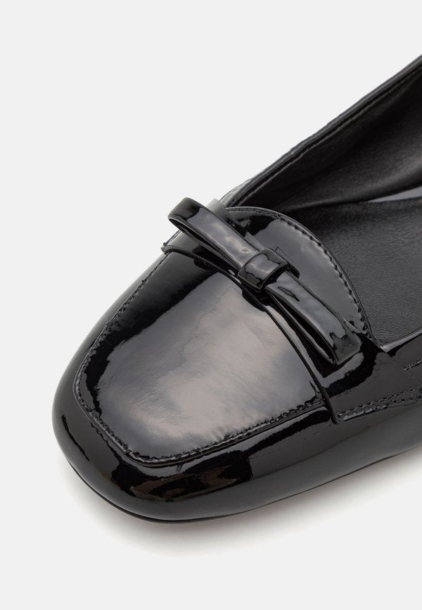 Stuart Weitzman TULLY LOAFER