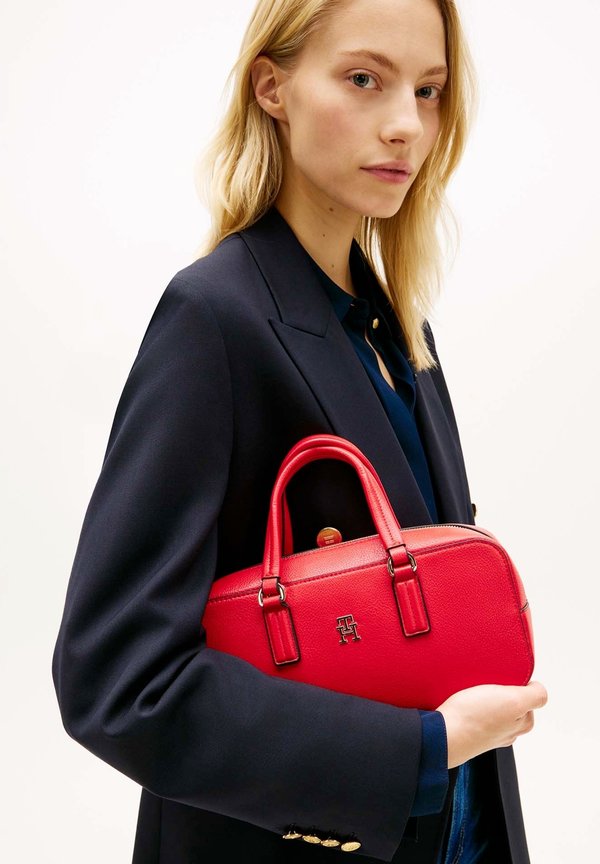 Tommy Hilfiger TH DAILY CROSSOVER - Handbag - primary red