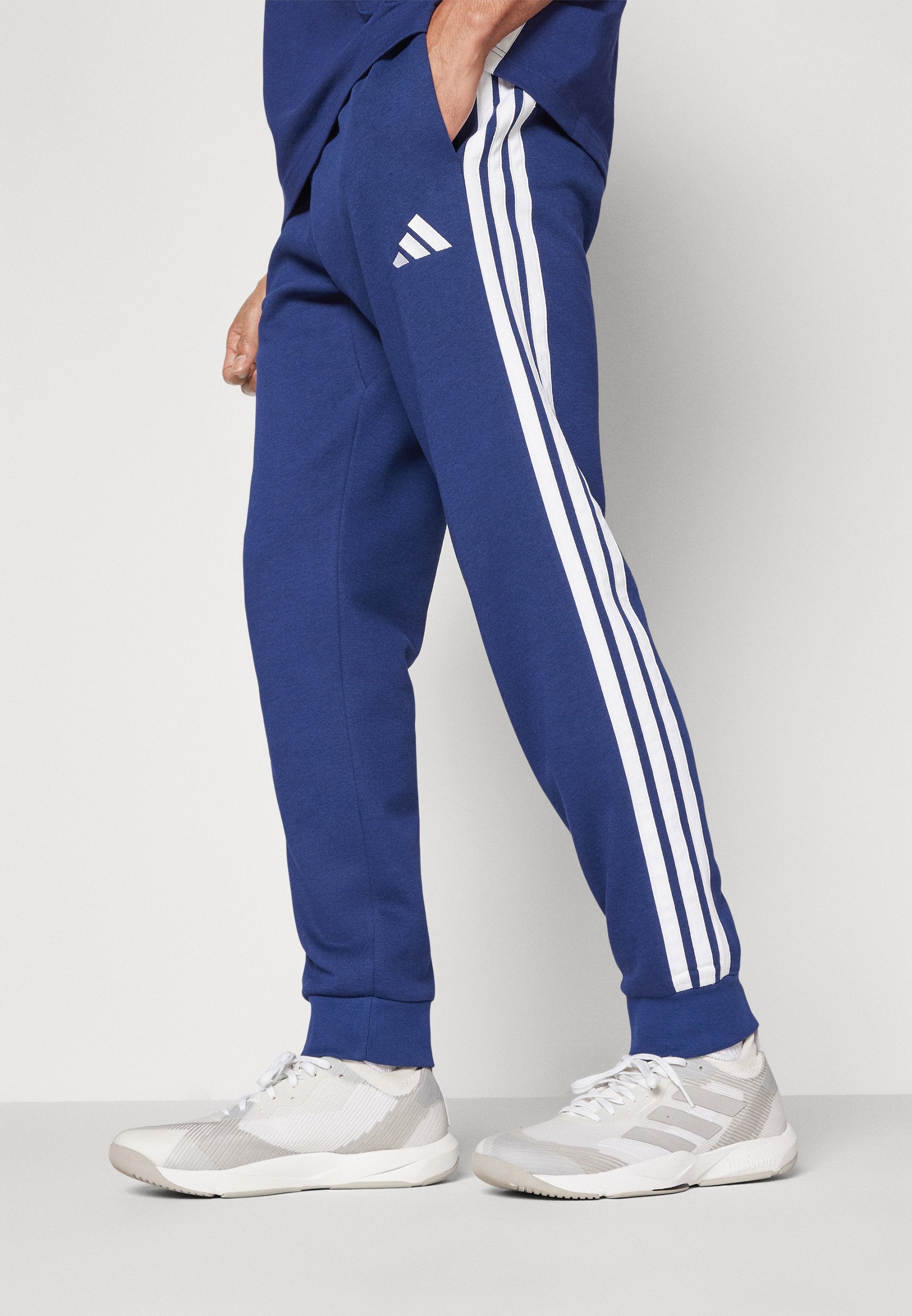 adidas Sportswear REGULAR FIT