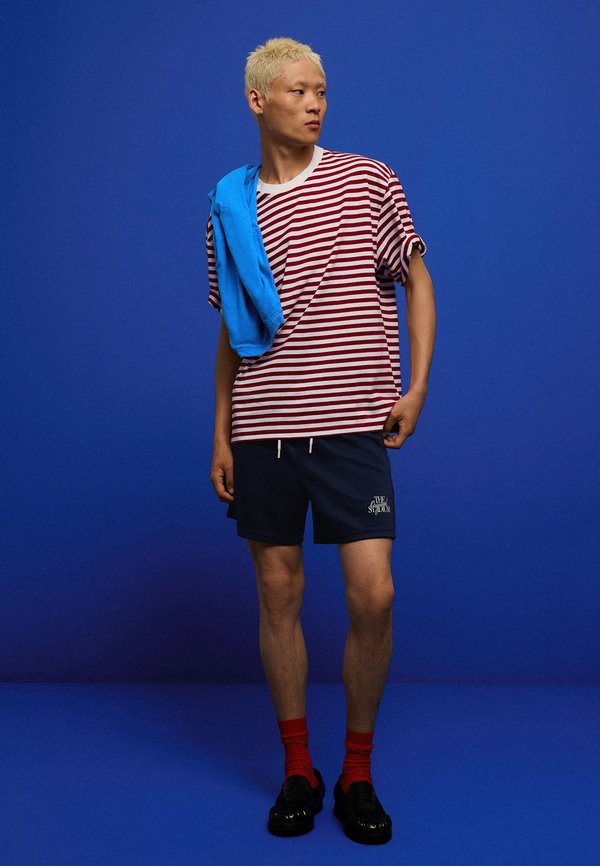 Bershka STRIPED SHORT SLEEVE T-SHIRT - Print T-shirt - red