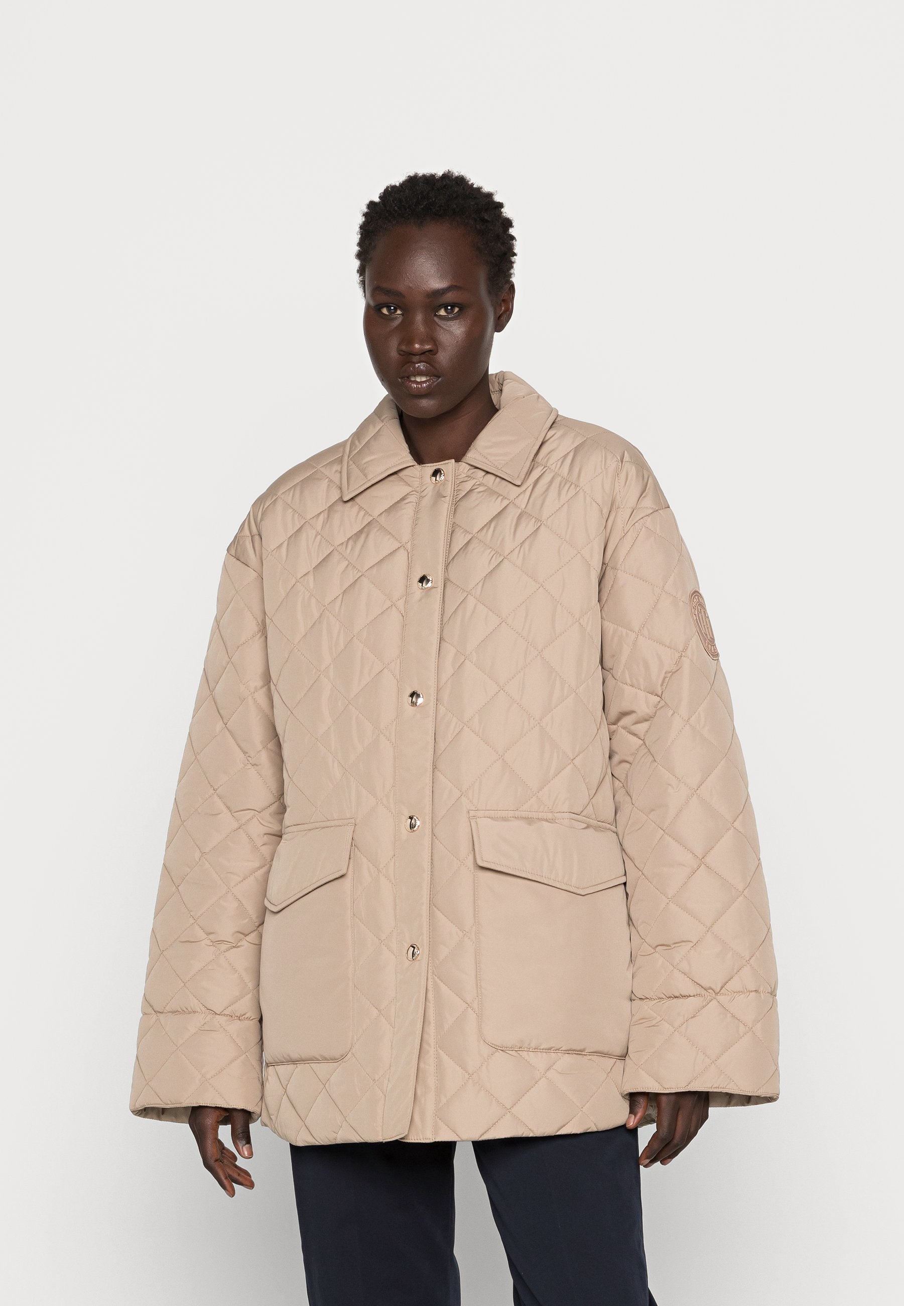 QUILTEDSORONA SHORT SHACKET Media 3