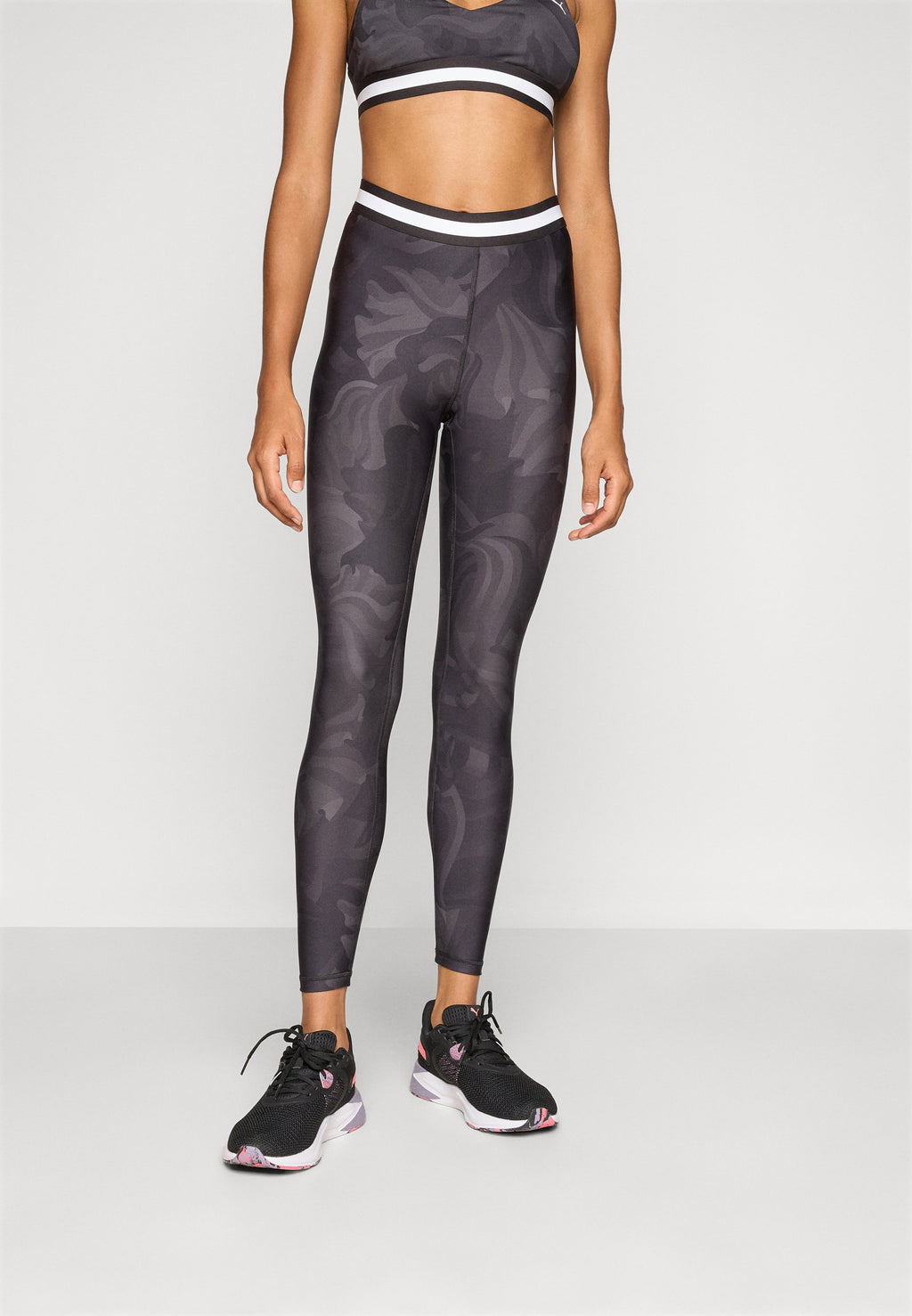 Puma STRONG FLORAL