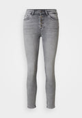 Helle graue Skinny-Jeans mit hoher Taille, fünf Knöpfenverschluss und Fronttaschen. Hat minimale Ausbleichungen und eine glatte Denim-Textur.