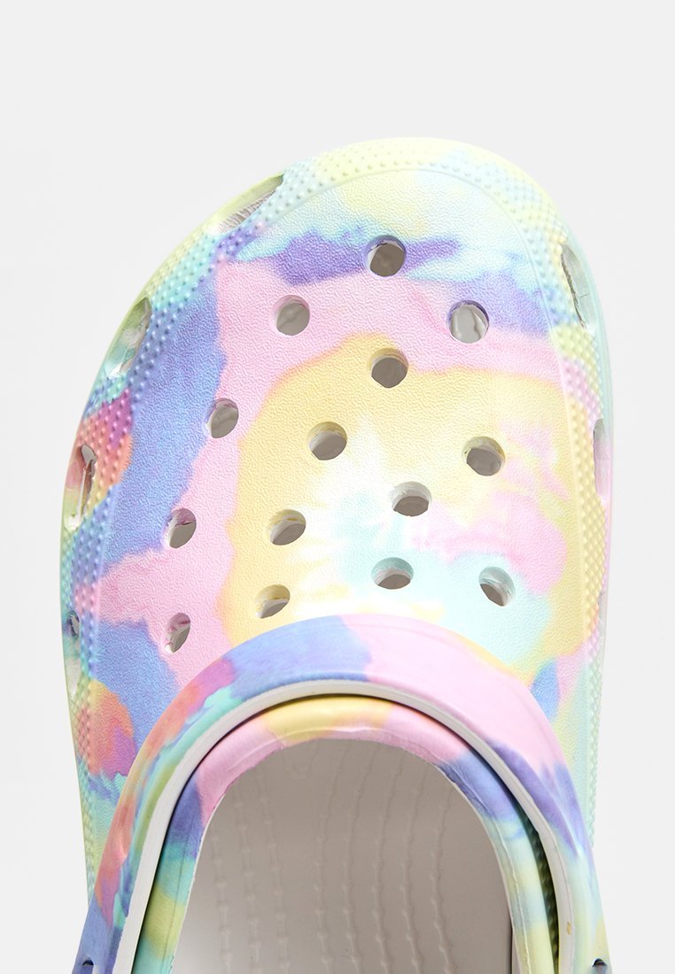 Koi Footwear