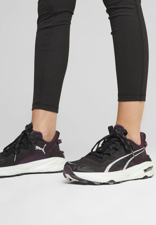 Puma FAST-TRAC NITRO 3  - Trail running shoes - black midnight plum white