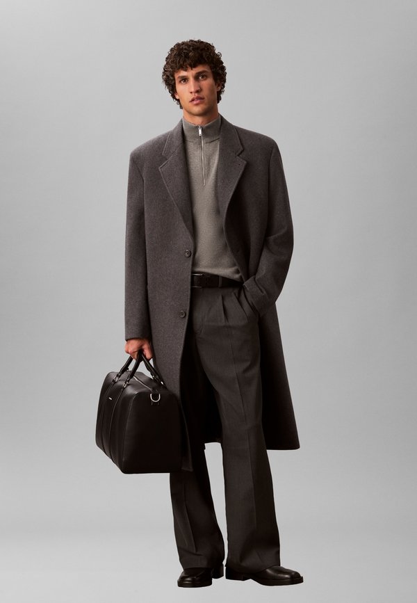 Calvin Klein RAISED LOGO - Weekend bag - black