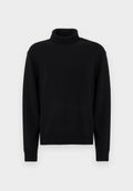 Schwarzer Rollkragenpullover aus Strickstoff. Verfügt über lange Ärmel sowie gerippte Bündchen und Saum. Einfaches, nahtloses Design ohne Muster.