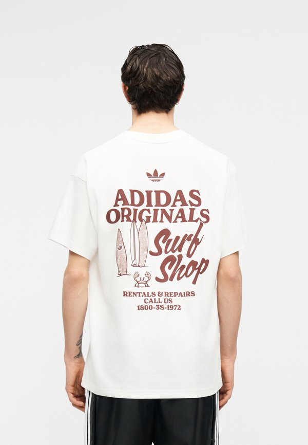 adidas Originals SURF SHOP GRAPHIC OVERSIZED TEE UNISEX - Print T-shirt - core white