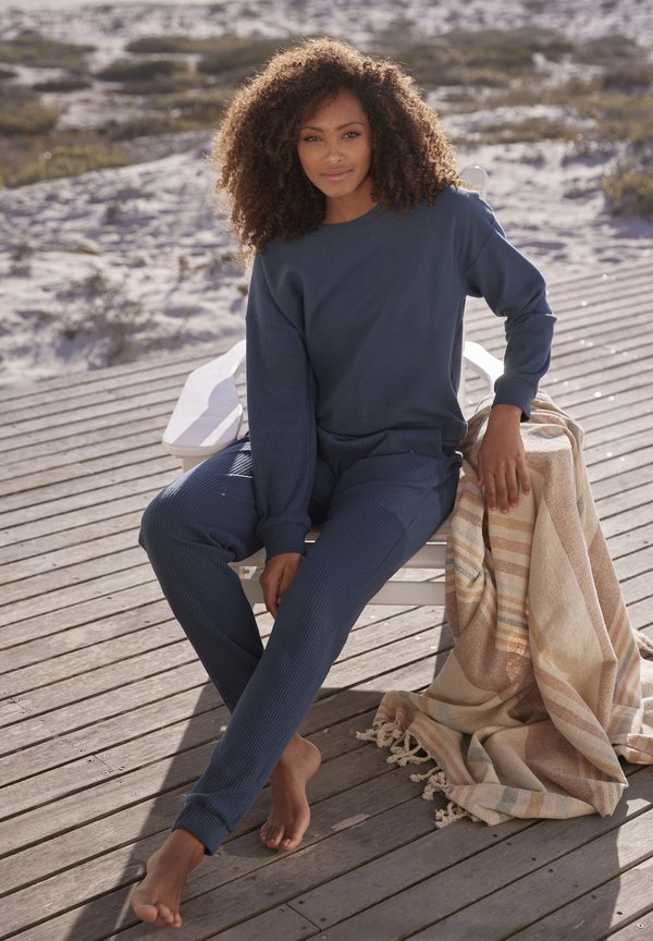 s.Oliver Tracksuit bottoms - petrol