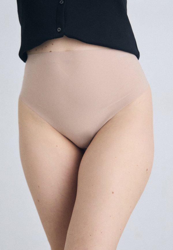 Calvin Klein Underwear SHAPEWEAR SCULPTED FIRM THONG STAY PUT  - Shapewear - cedar