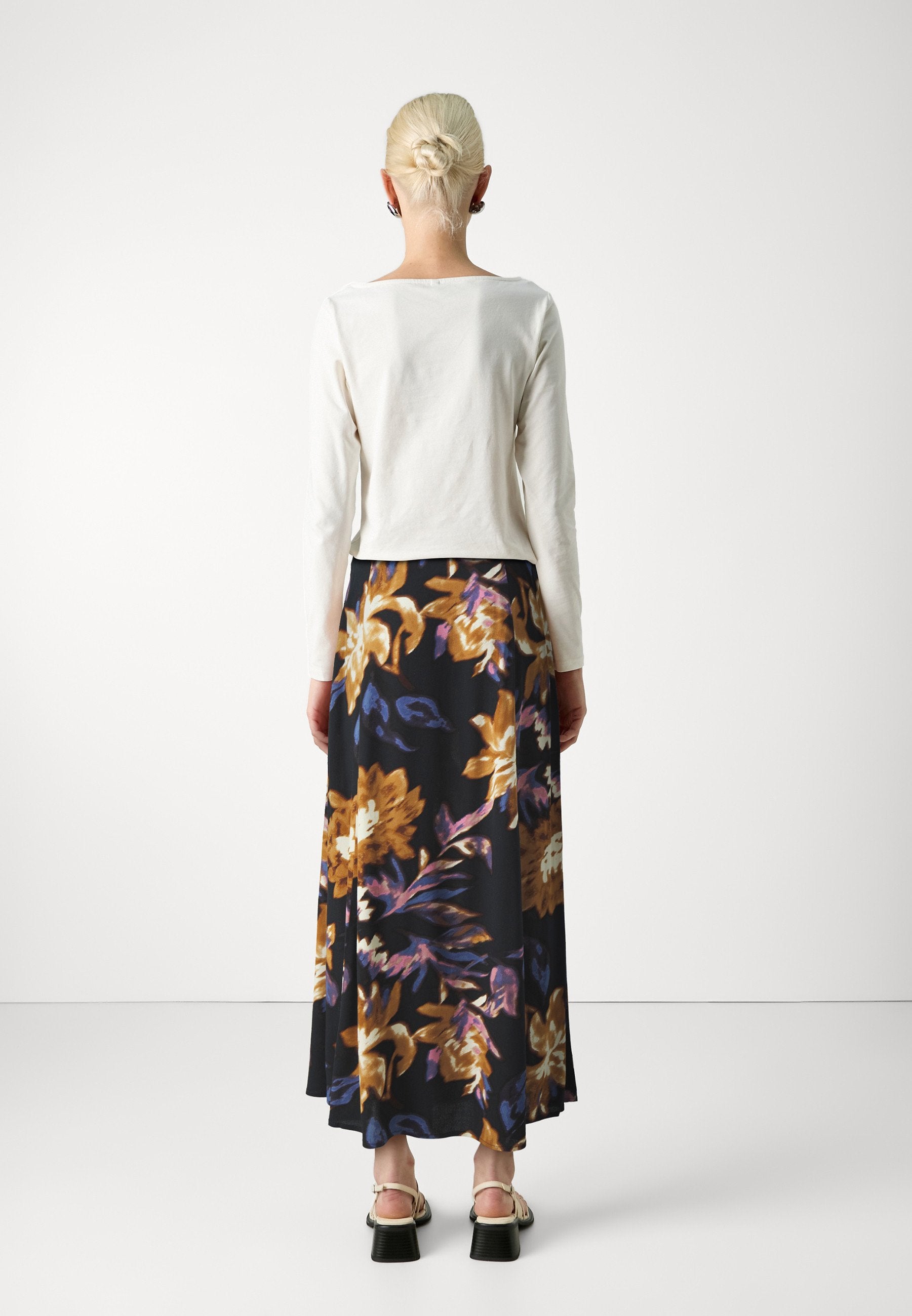 VILA VIJENNIE LIA MIDI SKIRT