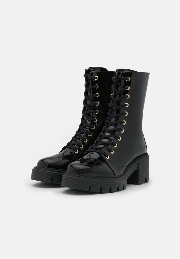 Stuart Weitzman SOHO BOOTIE