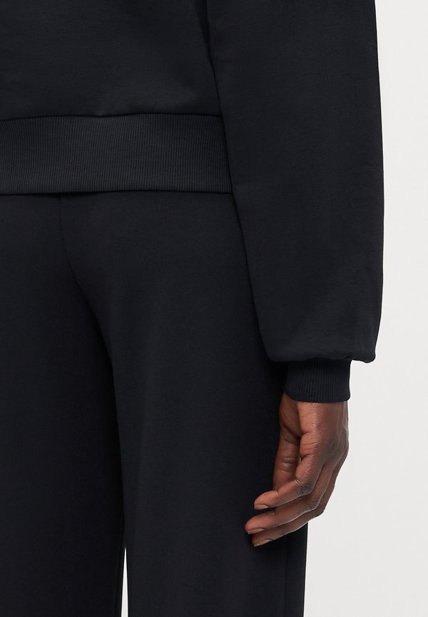 ONLY Tall ONLJETT O NECK