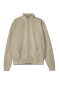 Beige Kapuzen-Sweatshirt aus weichem Stoff mit hohem Kragen, zwei Reißverschlusstaschen vorne und gerippten Bündchen und Saum.