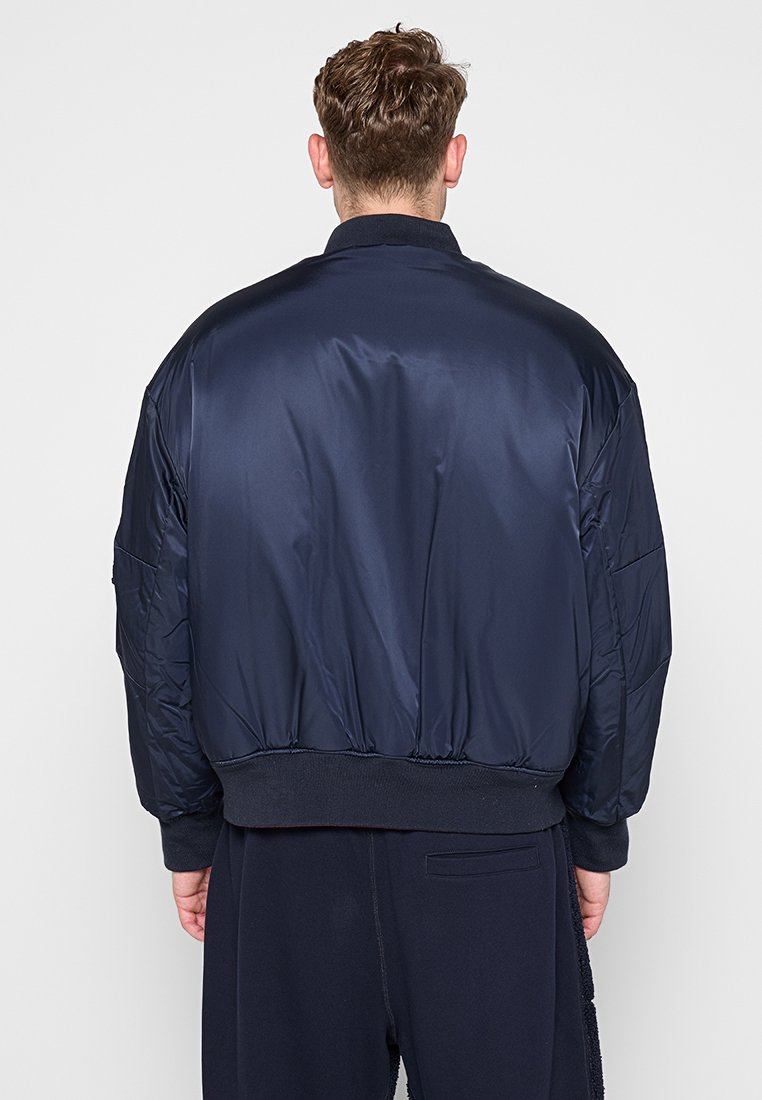 Armani Exchange Bomberjacke Media 3