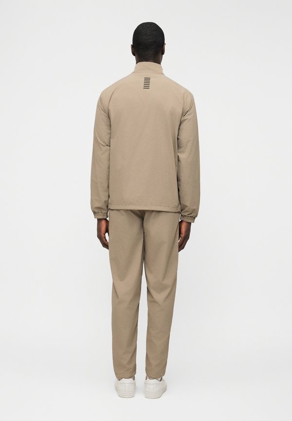 EA7 Emporio Armani TRAIN CORE SUIT SET