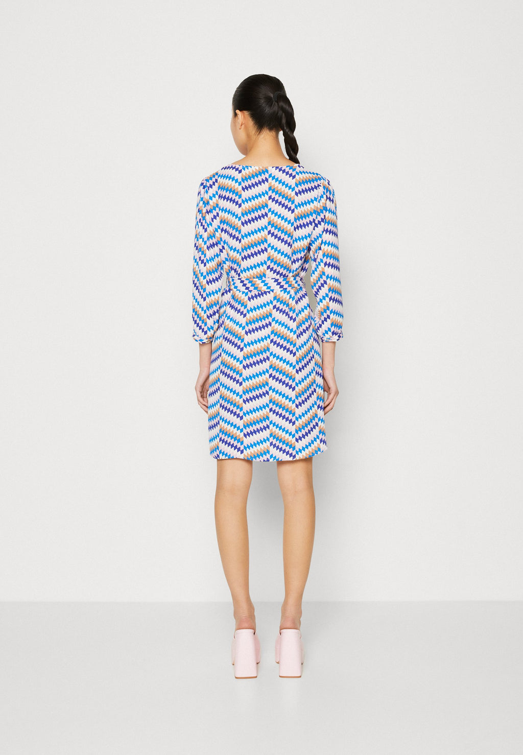 ONLSTELLA LIFE 3/4 V NECK DRESS Media 4