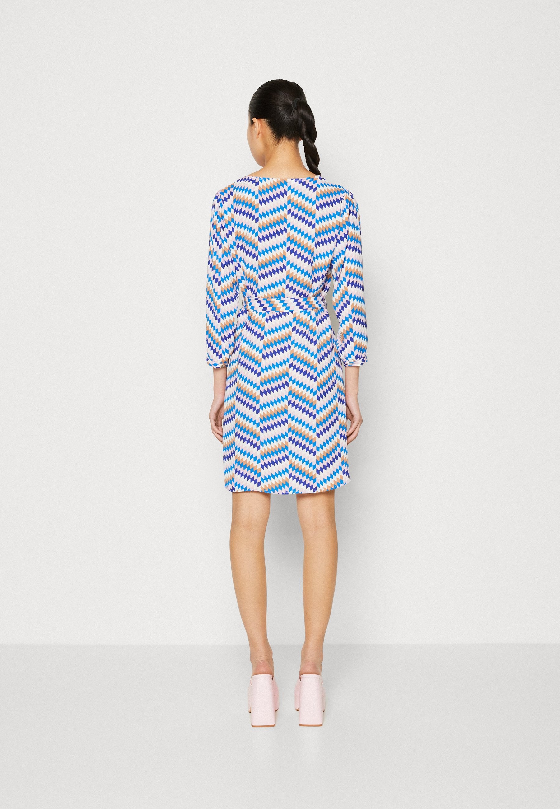 ONLSTELLA LIFE 3/4 V NECK DRESS Media 4