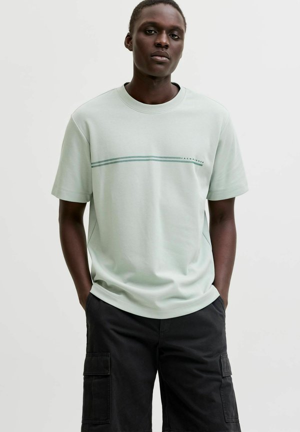 Jack & Jones JCOFUSION CHEST BRAND TEE SS CREW SN - Print T-shirt - aqua gray