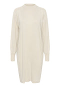 Beige Strickkleid mit hohem Kragen, langen Puffärmeln und lockerer Passform. Hergestellt aus einem weichen, leicht glänzenden Stoff mit glatter Textur.