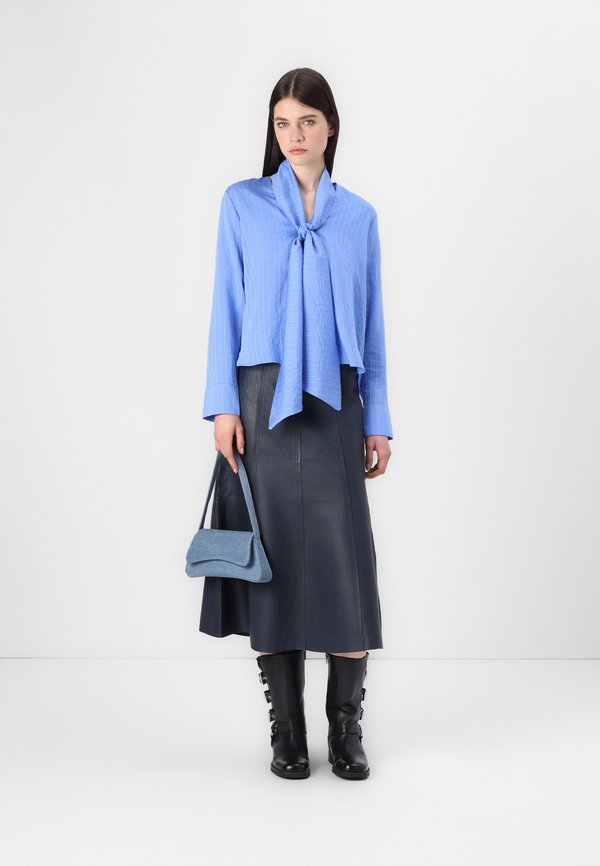 Selected SLFLUCIA TIE