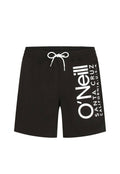 Schwarze Badeshorts mit weißem Kordelzug und großem vertikalem weißen O'Neill-Logo und Text am rechten Bein.