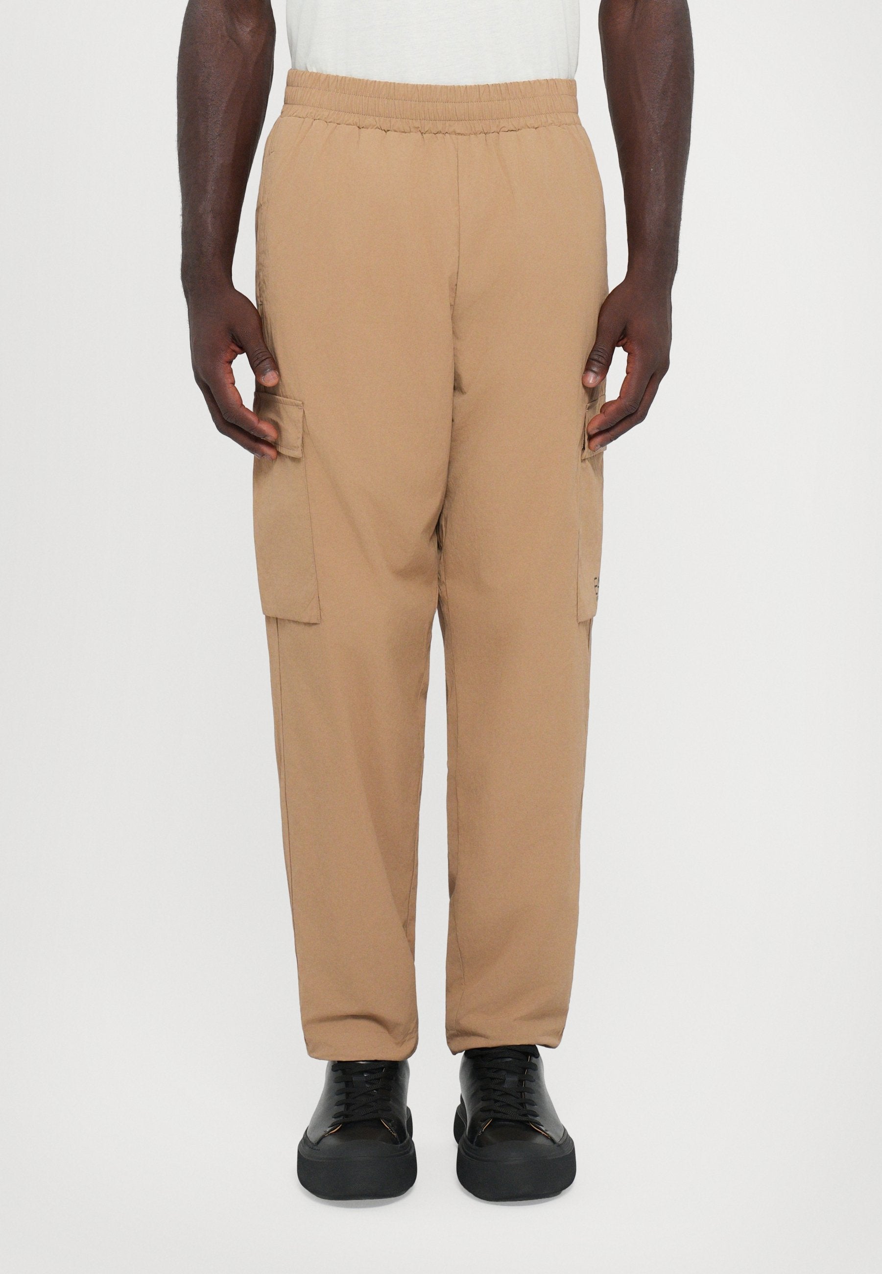 TRAIN CORE PANTS Media 5