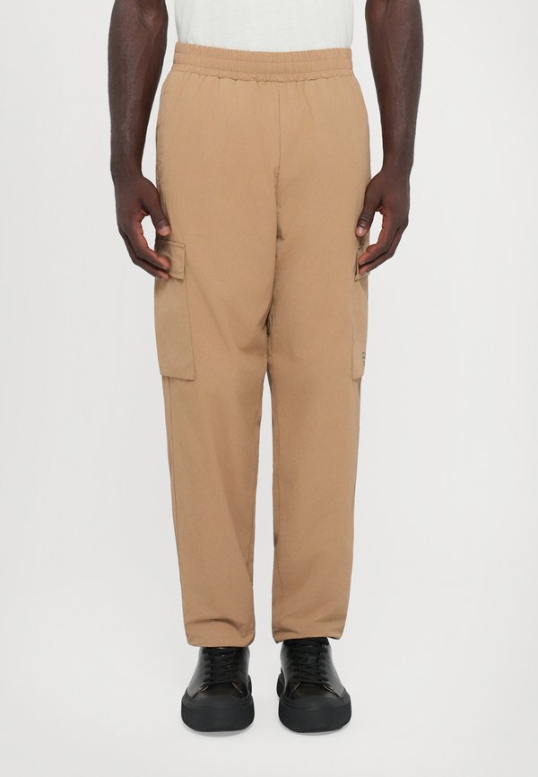 EA7 Emporio Armani TRAIN CORE PANTS
