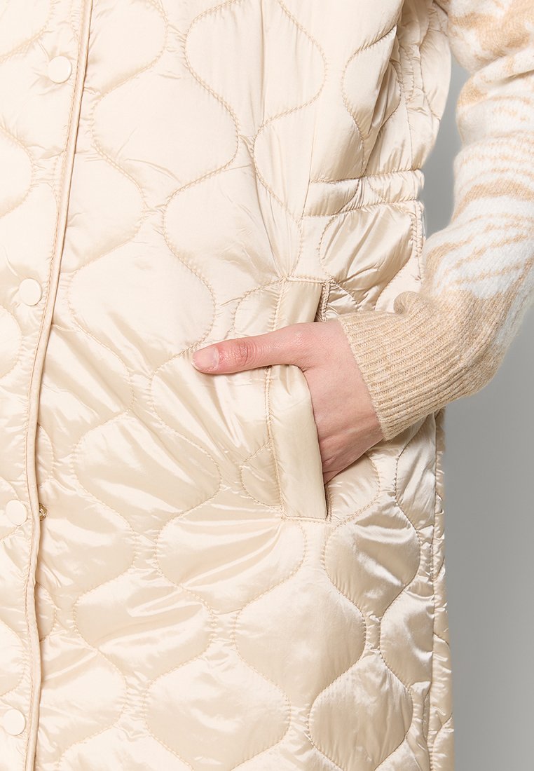 ORSAY  WITH HOOD AND FANCY