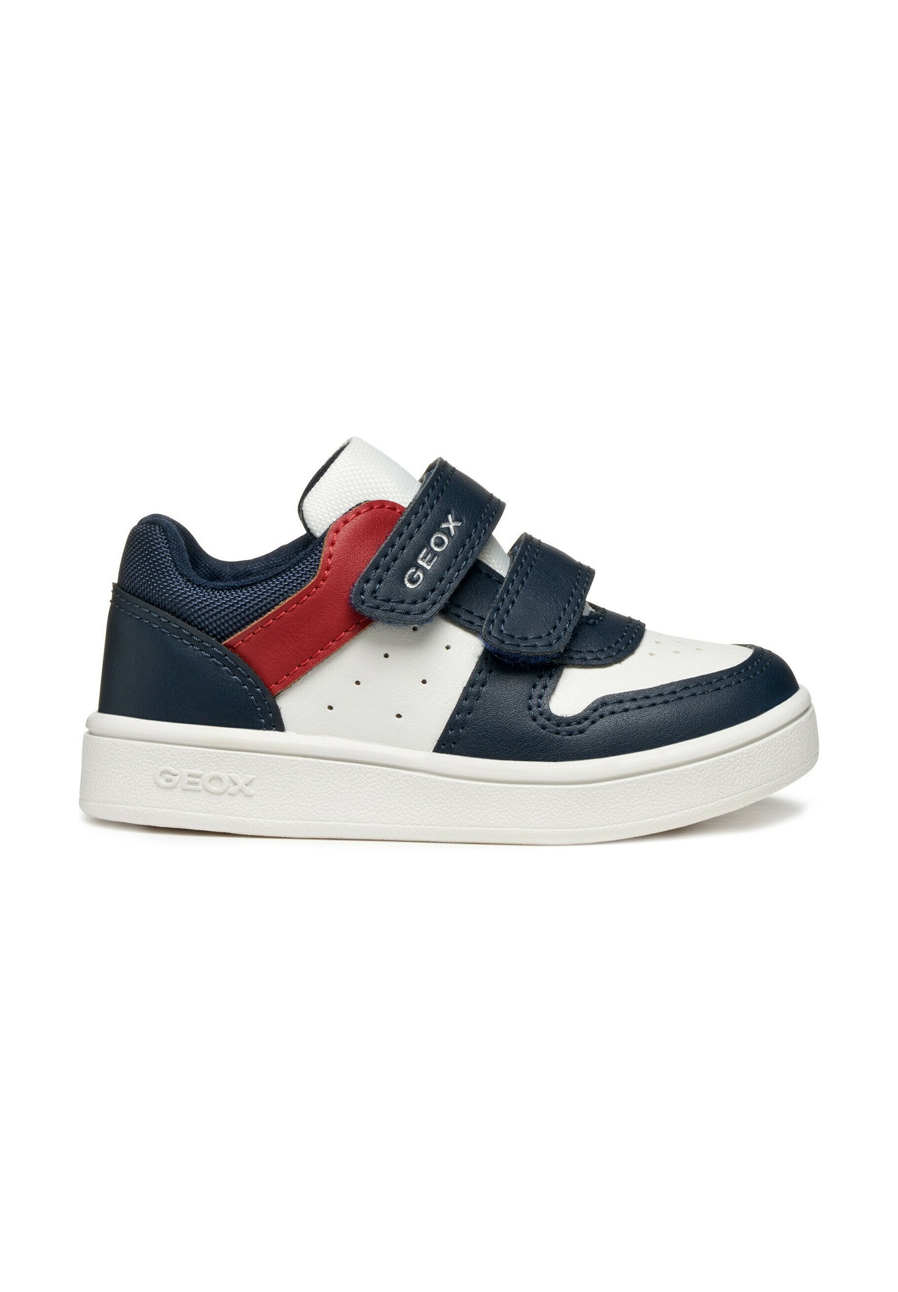 Marineblaue und weiße Ledersneaker mit roten Akzenten, Klettverschlussriemen, durchbrochener Seite und einer strukturierten weißen Gummisohle. Markenname sichtbar.