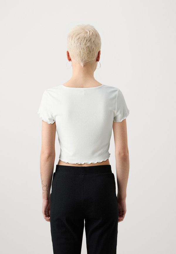 ONLY Petite ONLKIKA VNECK