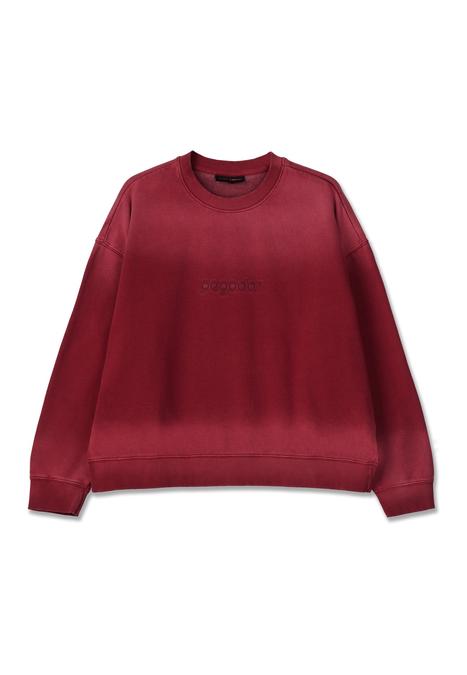 Bordeauxfarbenes Sweatshirt aus weichem Stoff, mit geripptem Rundhalsausschnitt, überschnittenen Schultern und dezentem 'pegador'-Stick auf der Vorderseite.