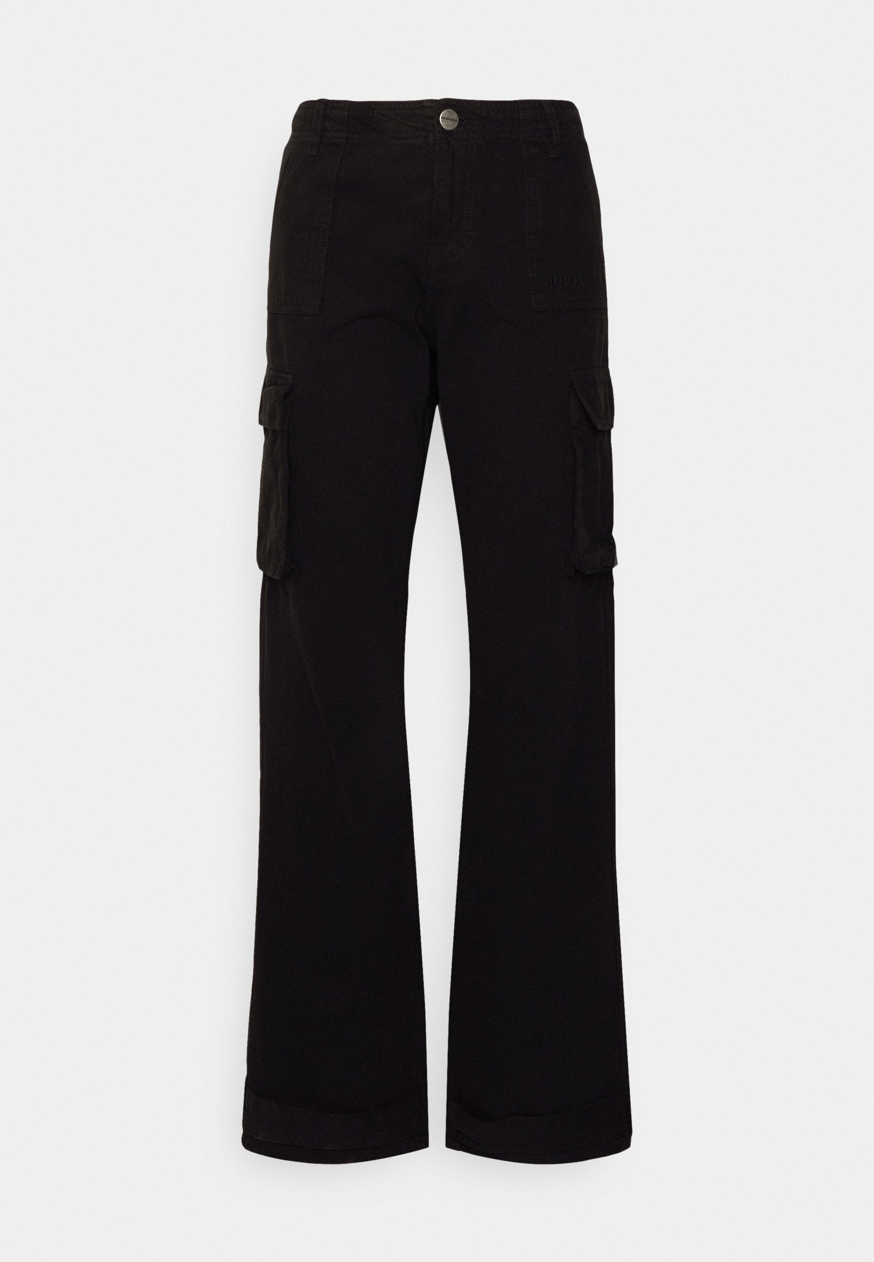 Schwarze Cargo-Hosen mit geradem Bein, ausgestattet mit zwei Seitentaschen, einem Knopfverschluss und einer Stofftextur. Schlichtes, funktionales Design.