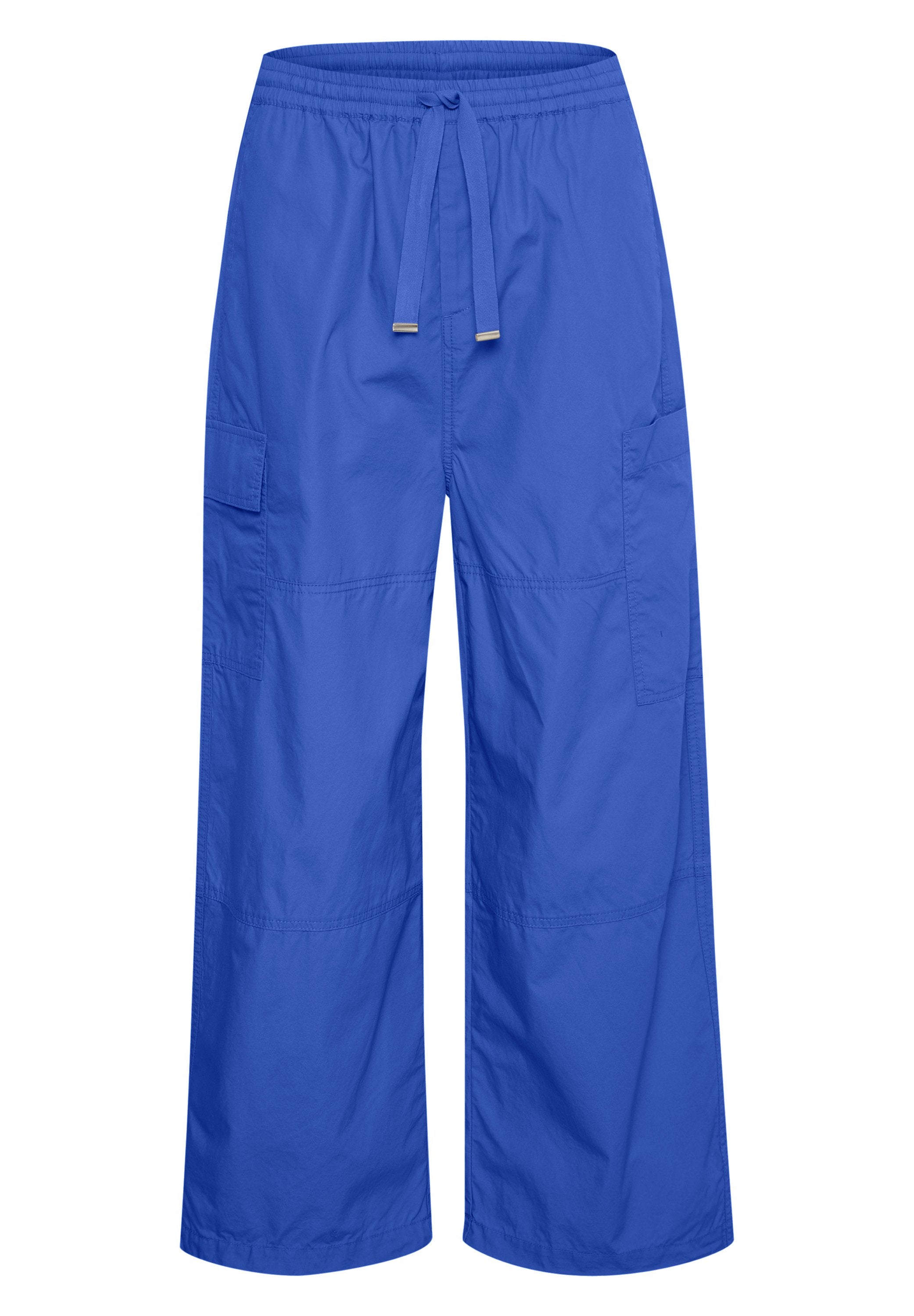 Blaue, weit geschnittene Cargo-Hosen aus leichtem Material, mit einer Kordelzug-Taillierung und zwei seitlichen Cargo-Taschen zur Aufbewahrung.