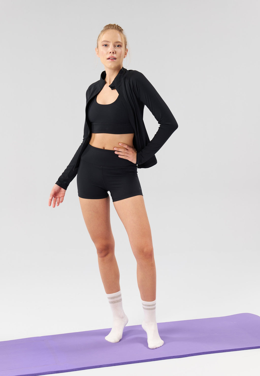 Even&Odd active ESSENTIAL MID RISE BOOTY SHORTS