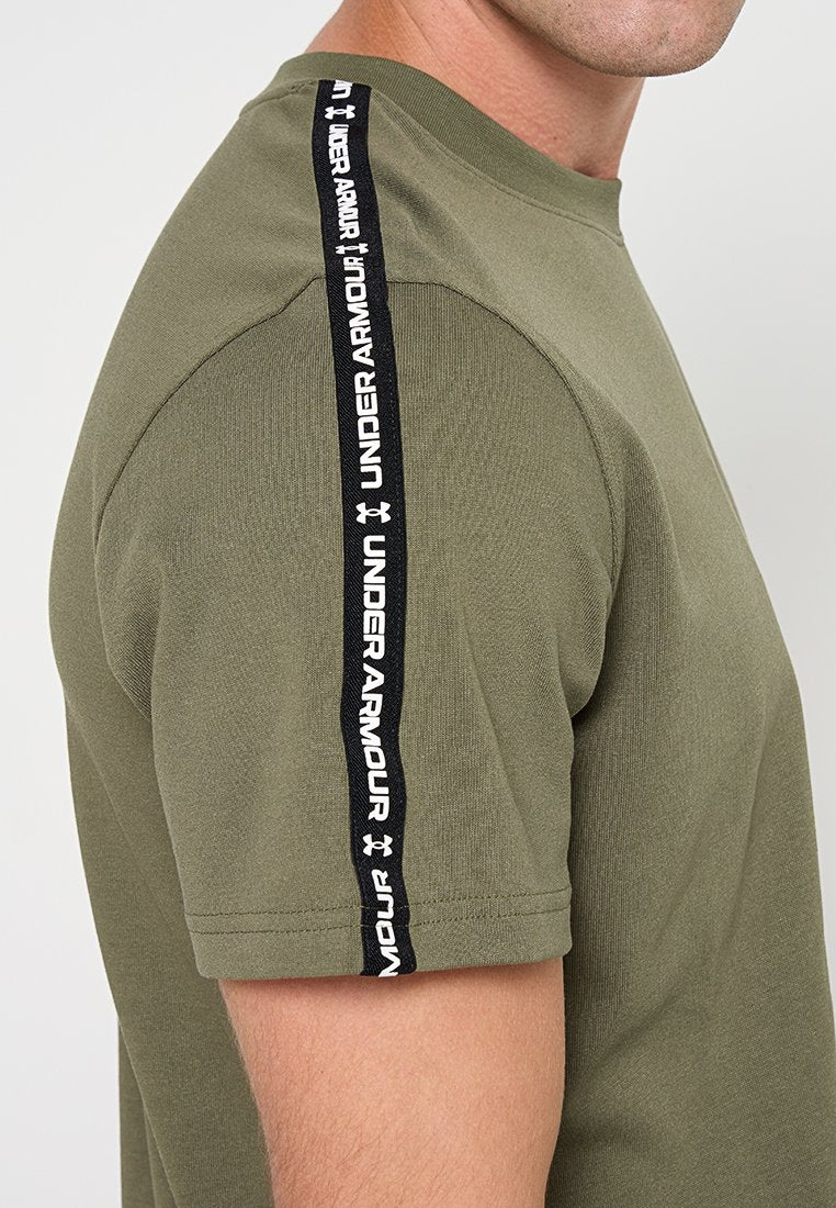 Under Armour LOOSE FIT