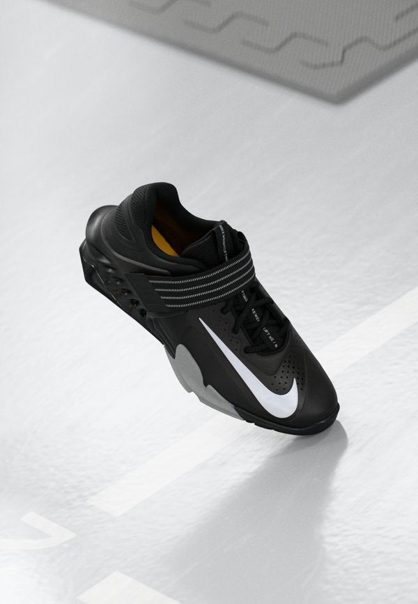 Nike Performance SAVALEOS - Training shoe - black/white/grey fog/laser orange