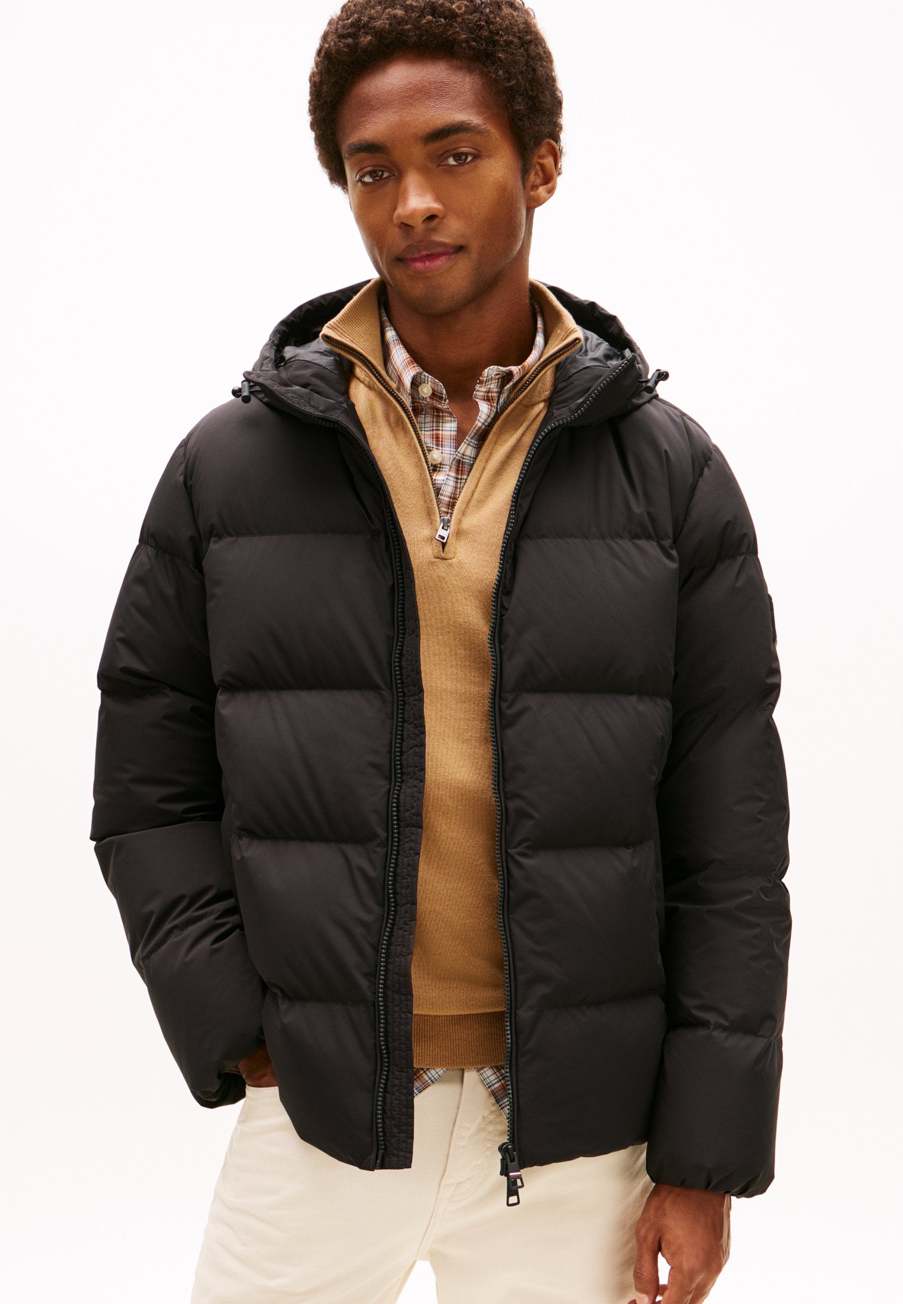 HOODED PUFFER Media 3