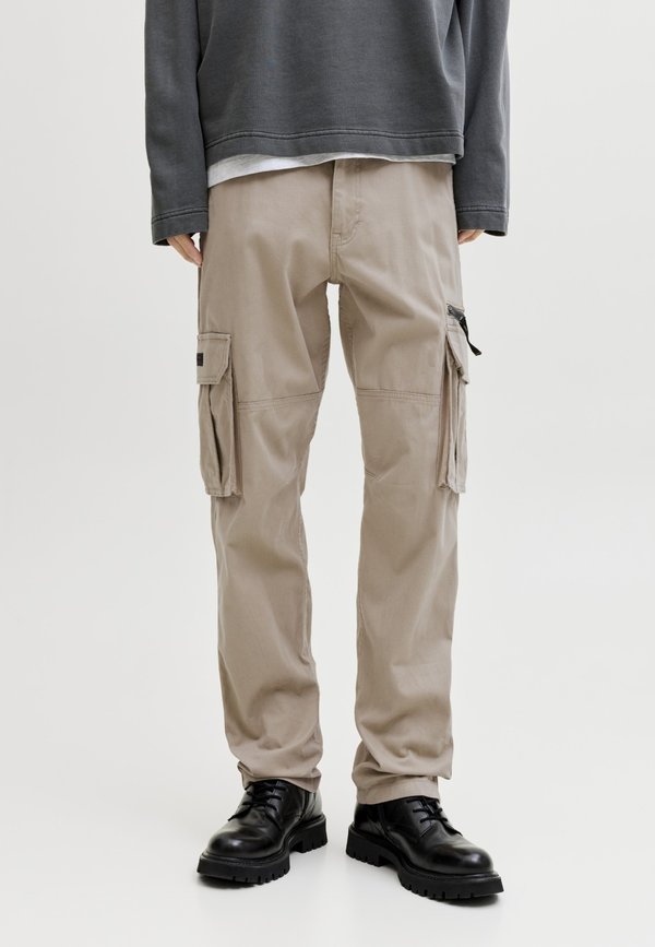 Jack & Jones JPSTKANE DOVER ZIP - Cargo trousers - crockery