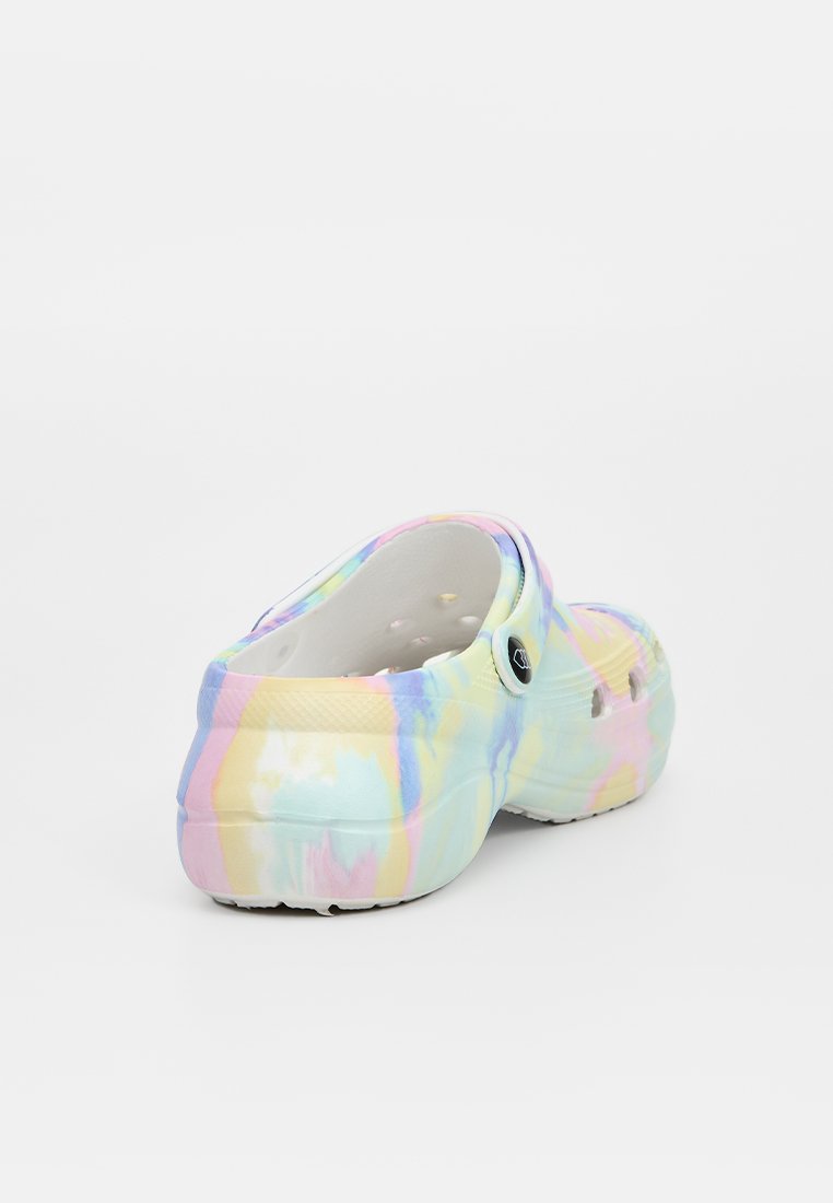 Koi Footwear