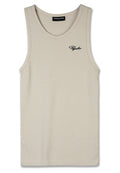Hellbeige Tanktop aus strukturiertem Stoff. Mit rundem Ausschnitt und gesticktem schwarzem Logo auf der Brust. Ärmelloses Design.