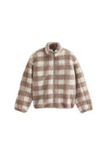 Fleece-Trainingsjacke mit einem braun-creamfarbenen Karomuster, hohem Kragen und weichem, strukturiertem Stoff.
